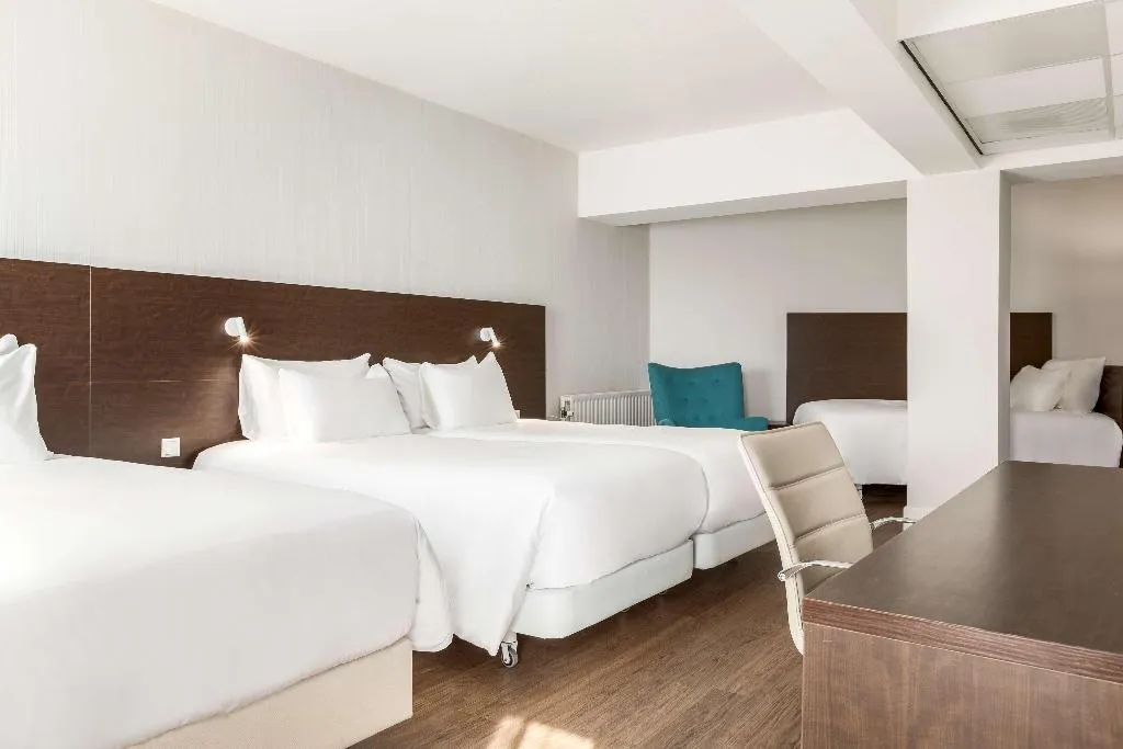 QUADRUPLE STANDARD Room, NH City Centre Amsterdam, Amsterdam