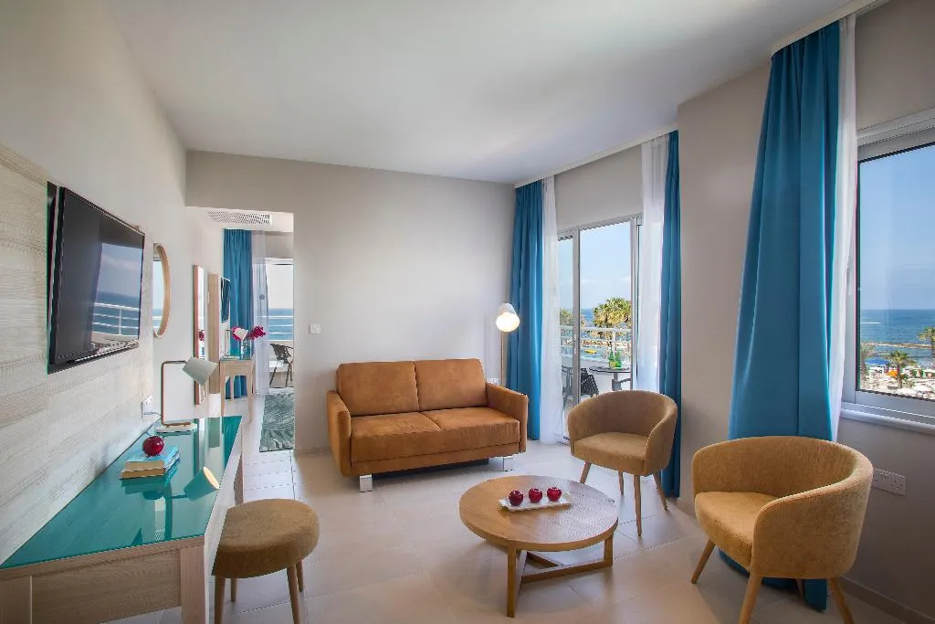 SUITE EXECUTIVE SEA VIEW Room, Leonardo Cypria Bay, Cyprus