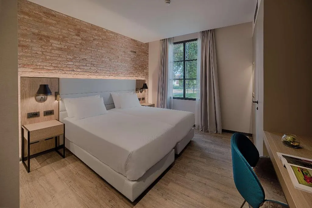 DOUBLE PREMIER Room, NH Collection Venezia Murano Villa, Venice
