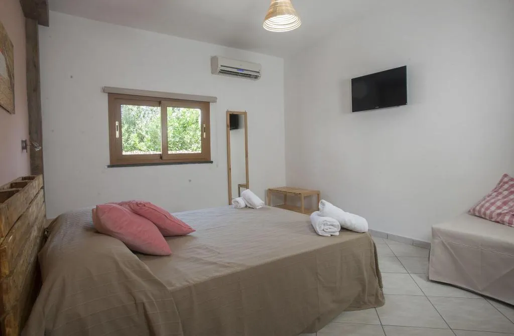 Room, City Pompei Accommodations, Naples
