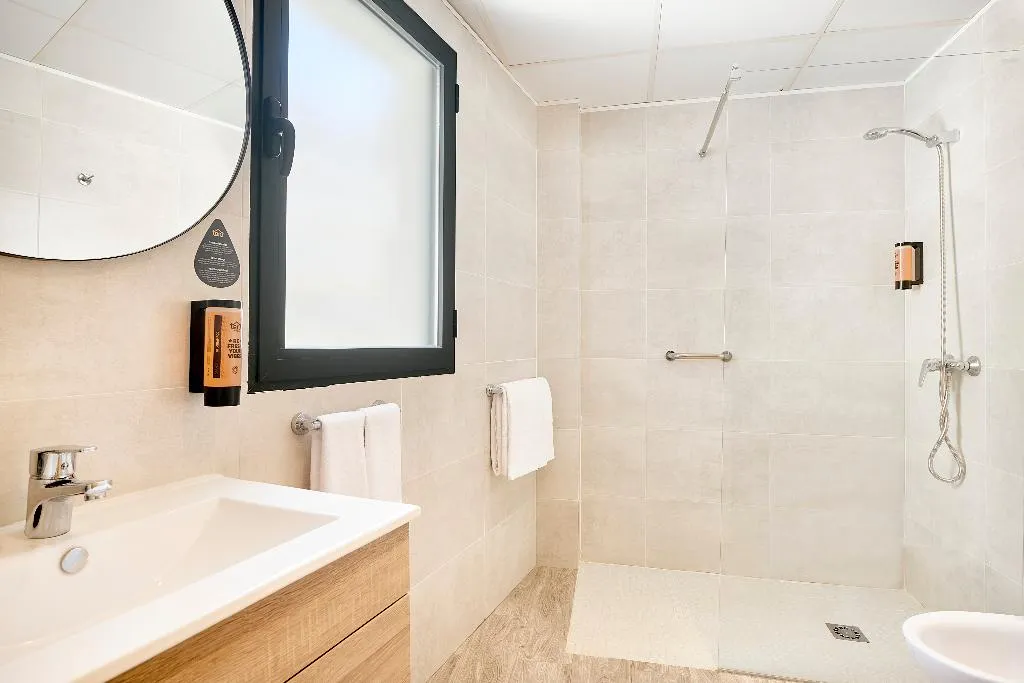 TRIPLE STANDARD Room, tent Torremolinos, Costa Del Sol