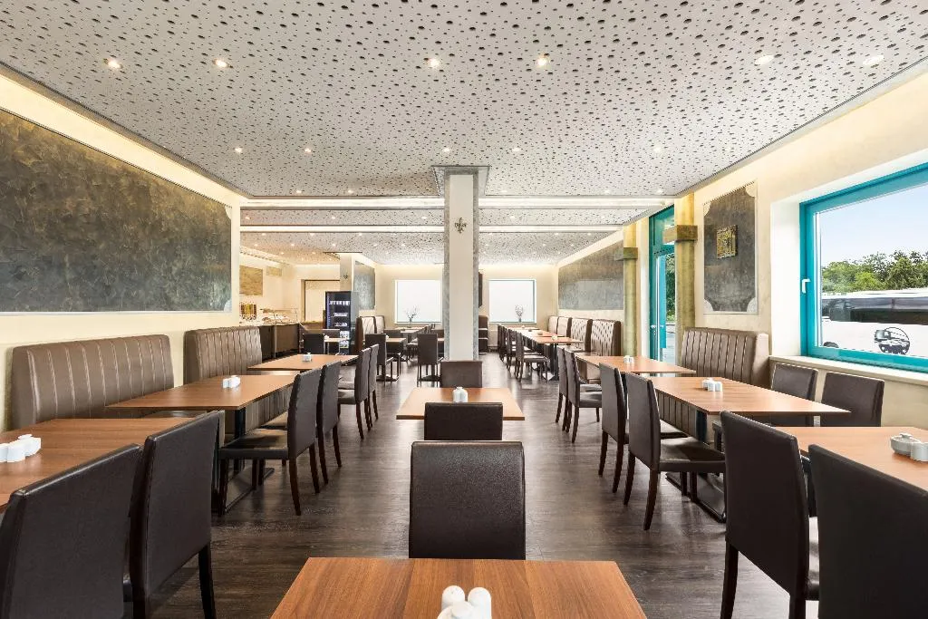 Restaurant, Amedia Praha Express, Prague
