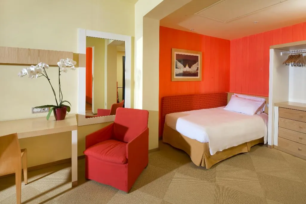 TRIPLE STANDARD Room, Hilton Sorrento Palace, Naples
