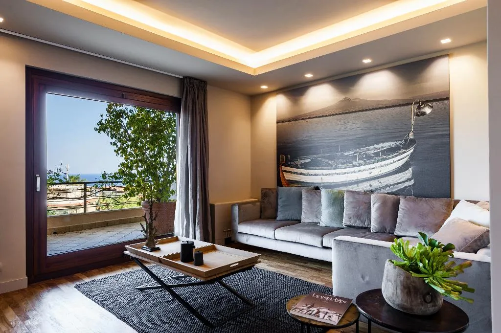 VILLA FIVE BEDROOMS Room, The Villa by Ferrini Home, Catania