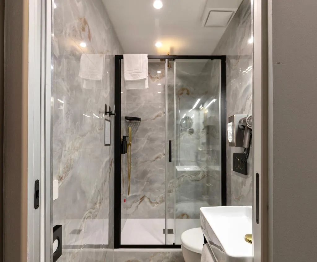 Double or Twin SUPERIOR WITH BALCONY Room, Ah - Duomo Signature, Milan