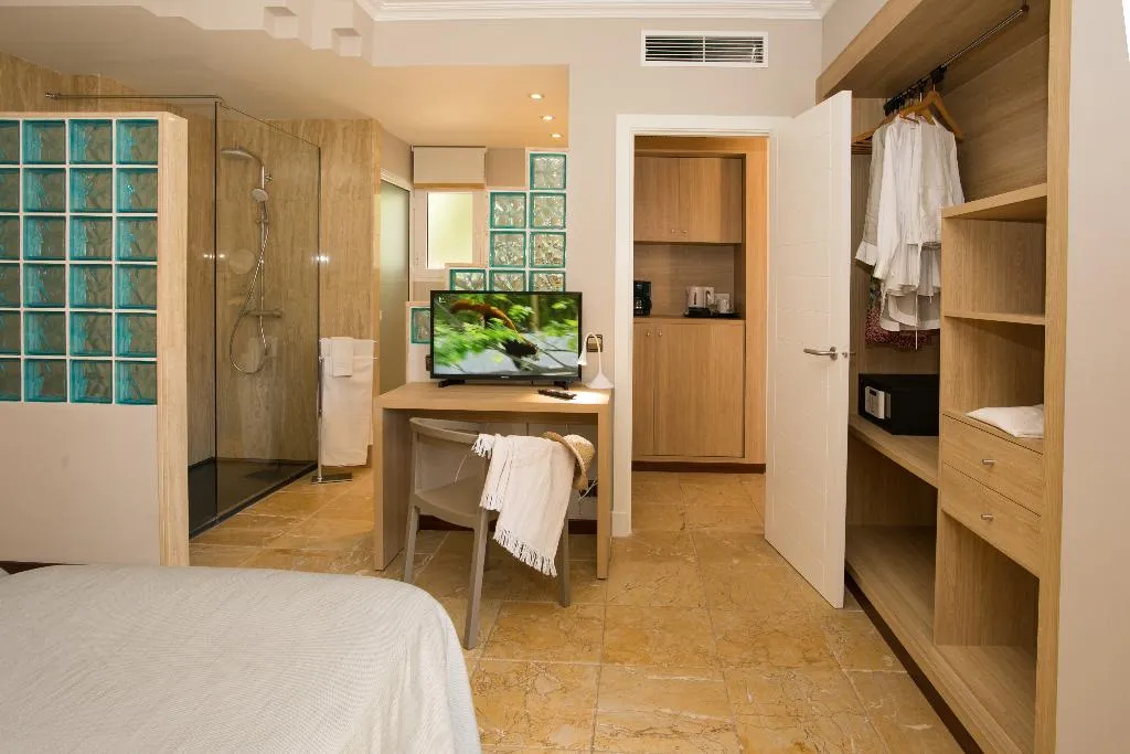 SUITE PRESTIGE Room, Minura Cala Galdana & Apartamentos d´Aljandar, Menorca