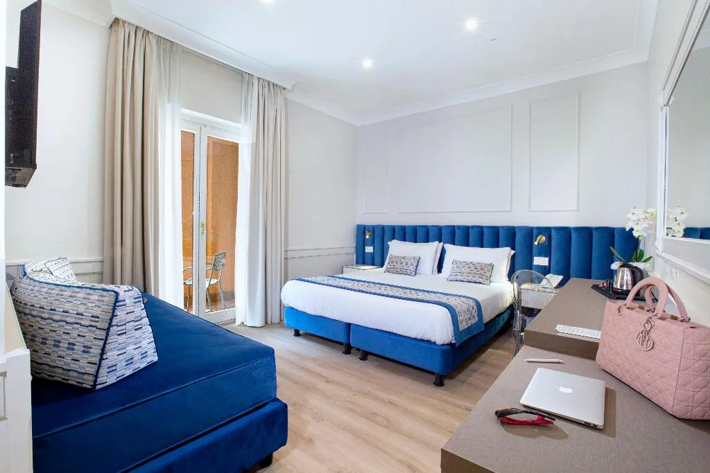 Double or Twin DELUXE WITH BALCONY Room, Michelangelo, Naples