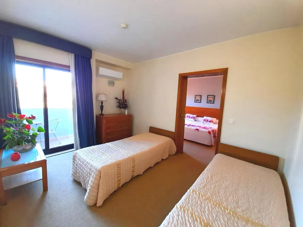 FAMILY ROOM STANDARD Room, Das Taipas, Porto