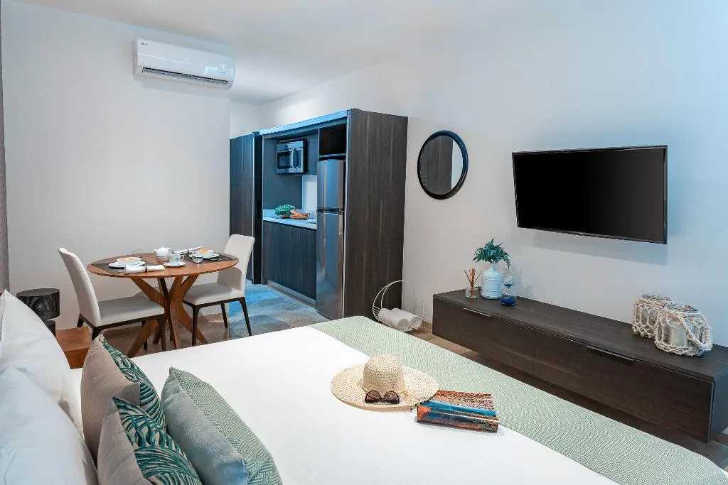 STUDIO KING SIZE BED Room, The Shore At 46th, Playa Del Carmen