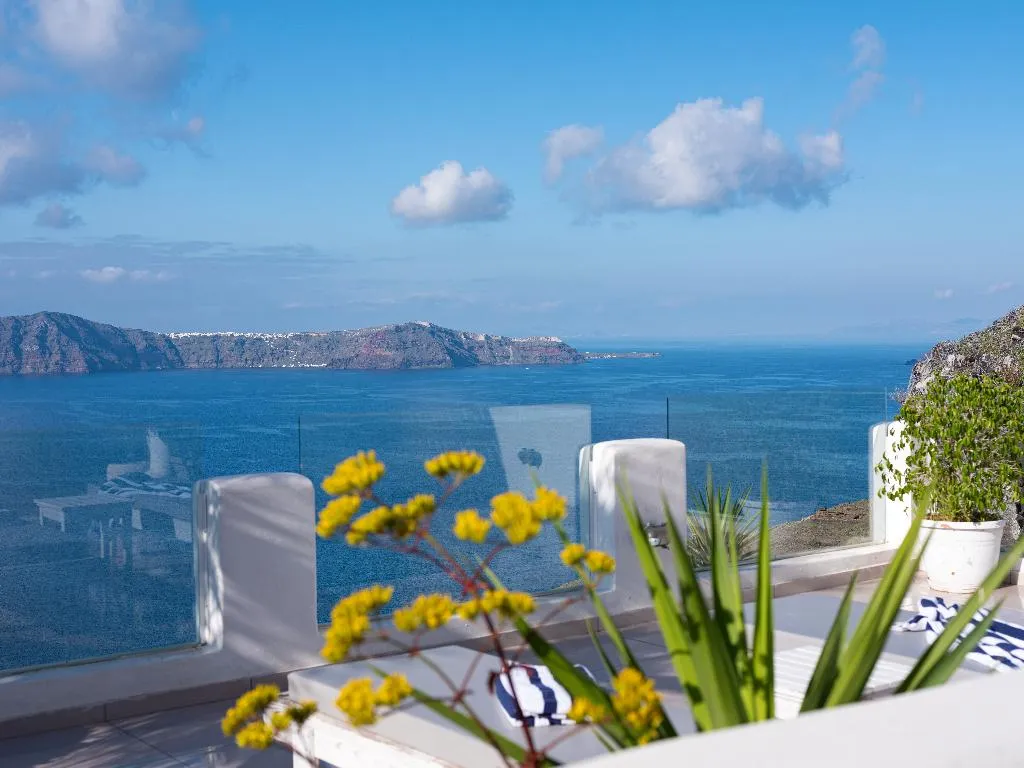 FAMILY ROOM WITH VIEWS Room, Loucas On The Cliff, Santorini