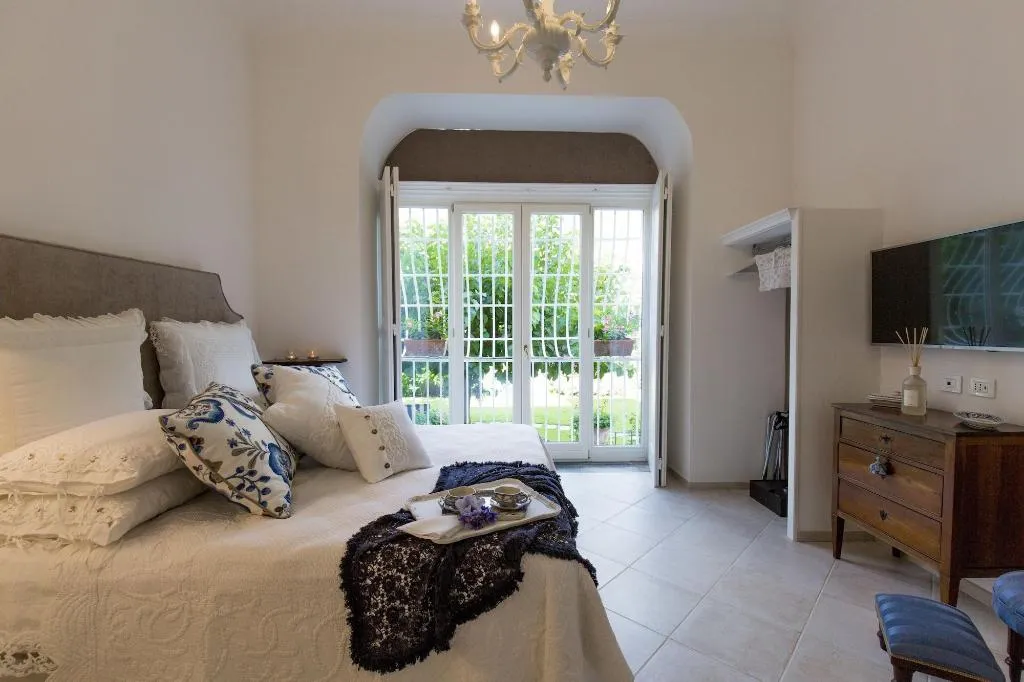 Room, Palazzo Cacace, Naples