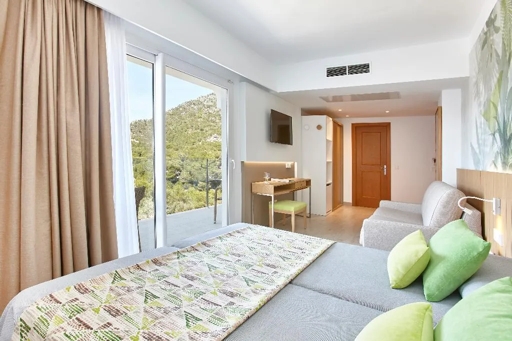 FAMILY ROOM WITH BALCONY Room, Universal Hotel Castell Royal, Majorca