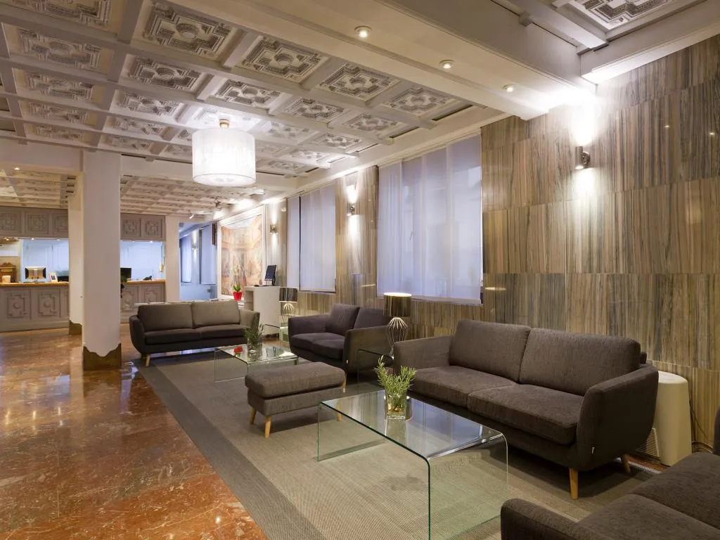 Lobby, Carlos V, Madrid