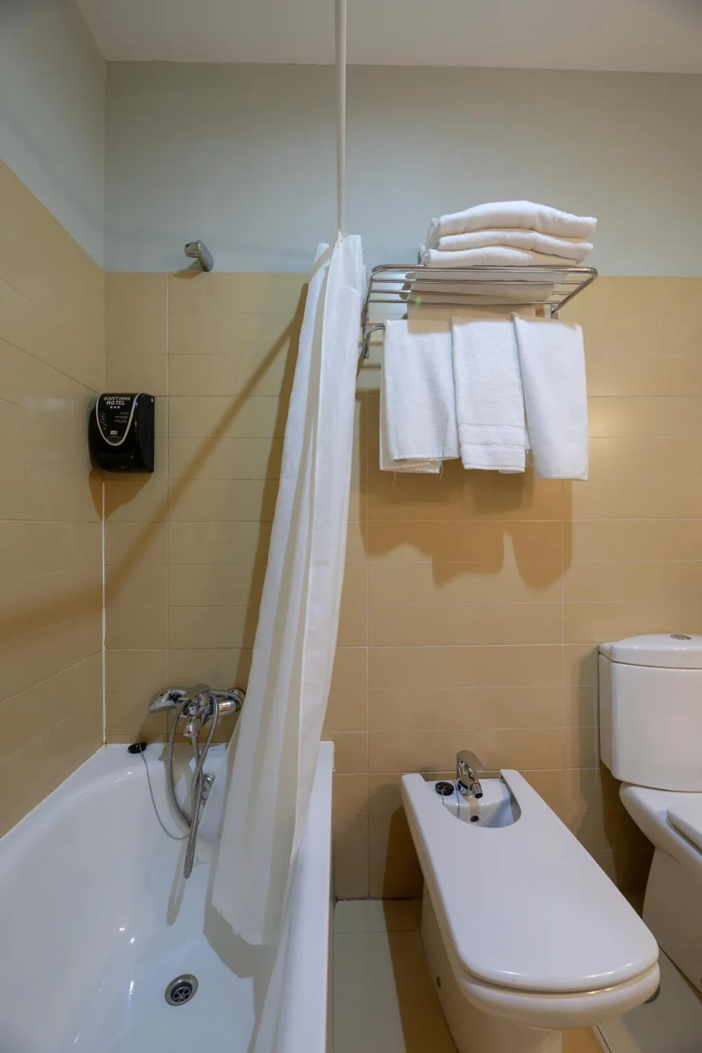 TRIPLE SUPERIOR Room, Santana Hotel Restaurante, Madrid