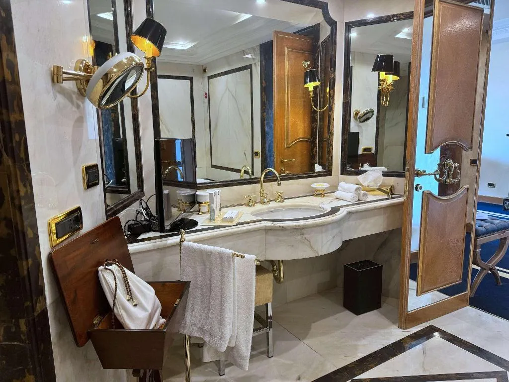 SUITE STANDARD Room, Rome Cavalieri, A Waldorf Astoria Hotel, Rome
