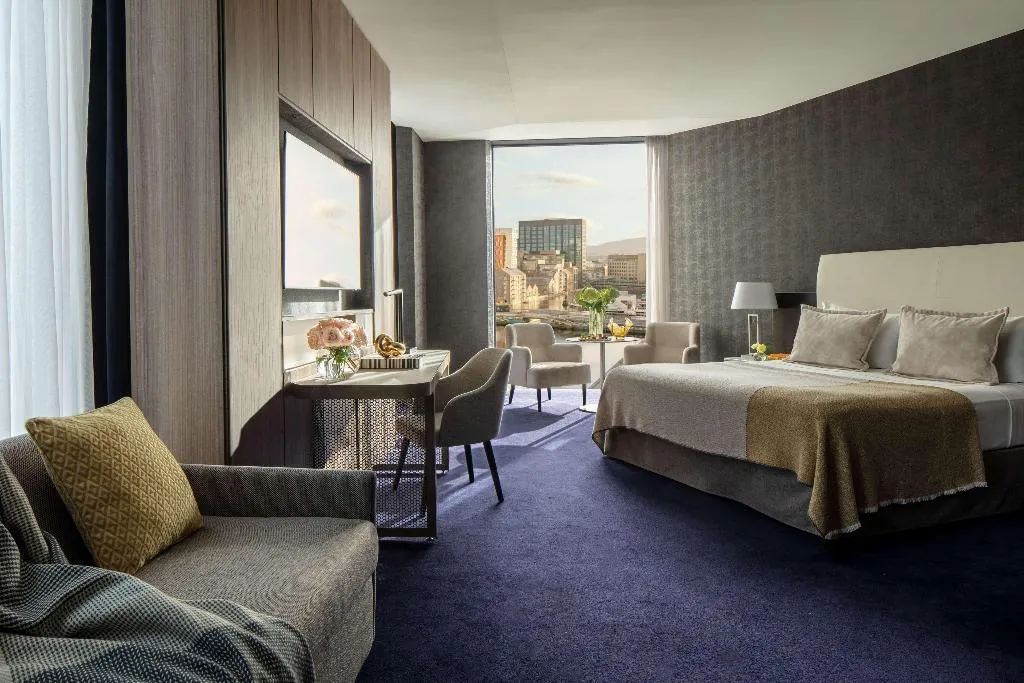 JUNIOR SUITE WITH VIEWS Room, Anantara The Marker Dublin, Dublin