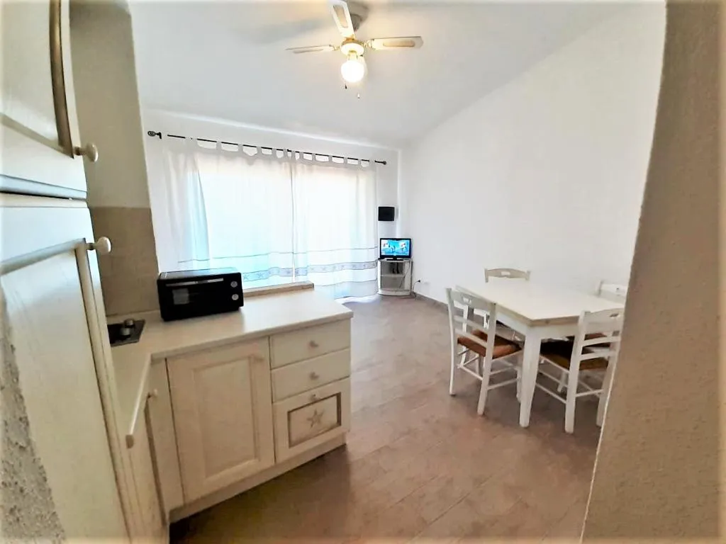 APARTMENT CAPACITY 4 Room, Villaggio Marineledda, Olbia