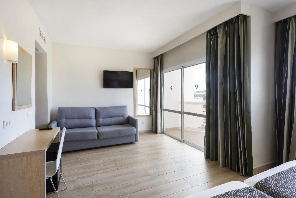 TRIPLE POOL VIEW Room, Samos, Majorca