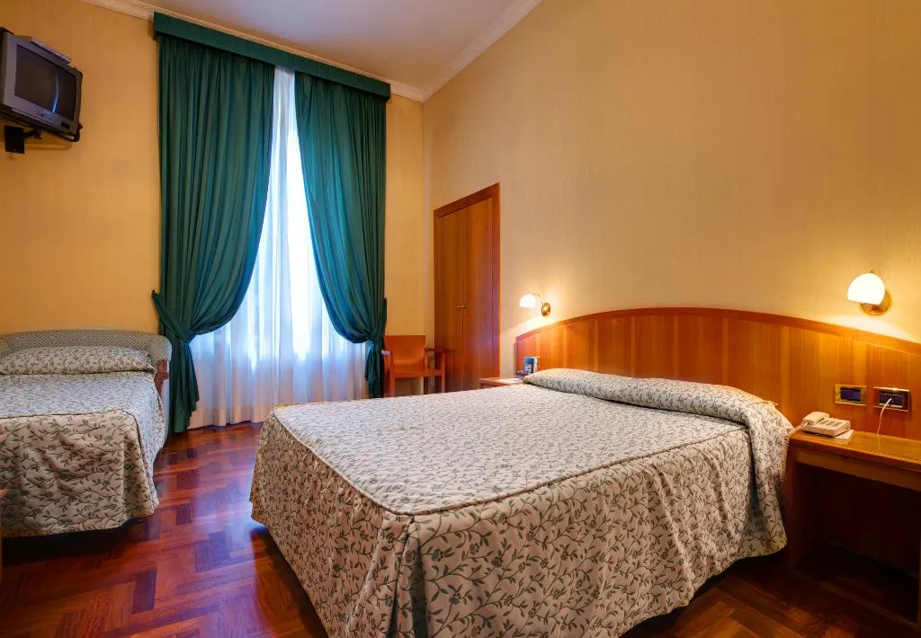 TRIPLE STANDARD Room, Corot, Rome