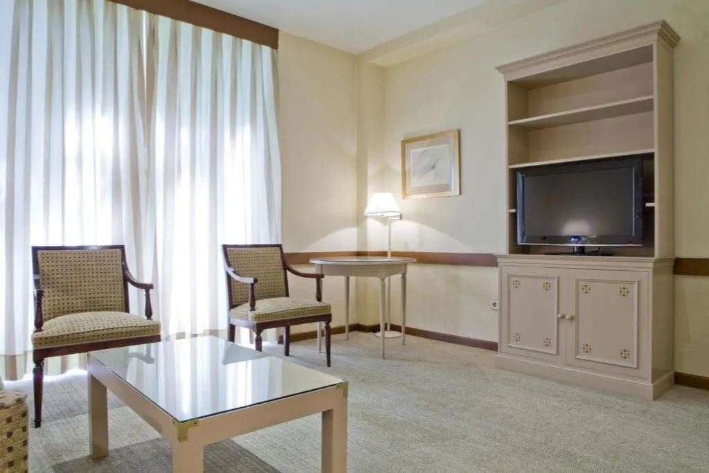 SUITE CAPACITY 3 Room, Espahotel Plaza Basilica, Madrid