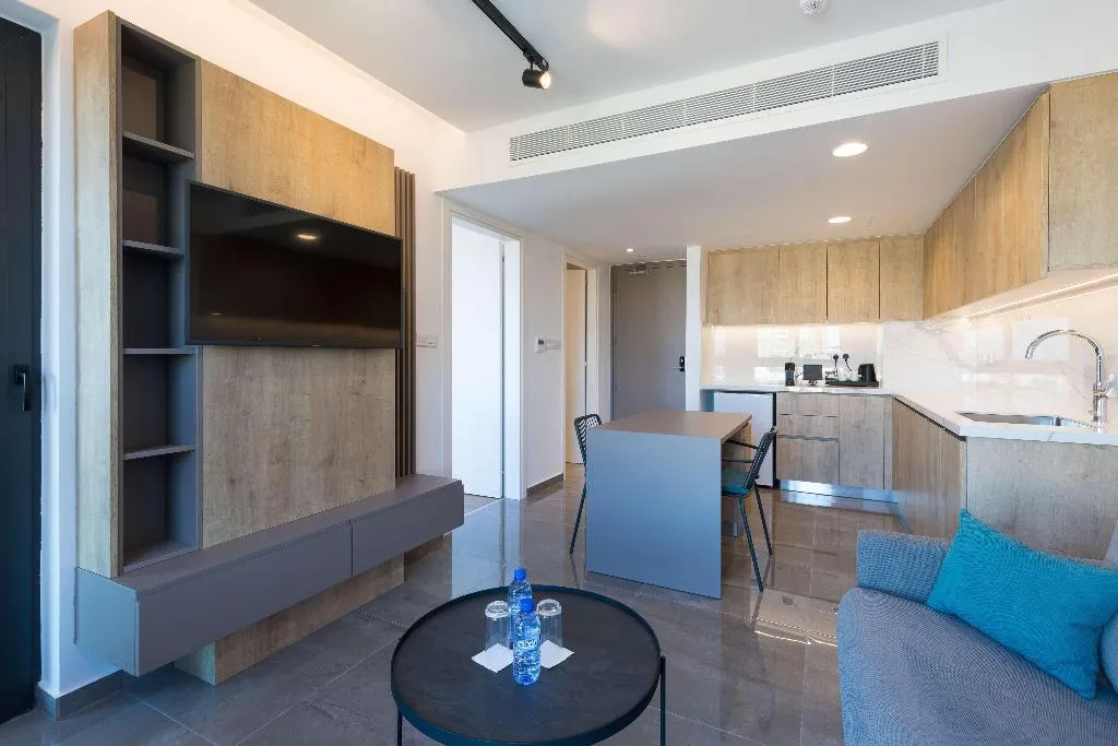 APARTMENT CAPACITY 4 Room, Quality Lodge, BW Premier Collection, Cyprus