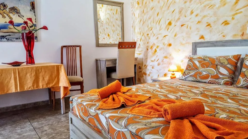 Room, Pleasure Beachside Studios, Santorini