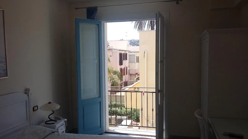 Room, Riviera, Palermo