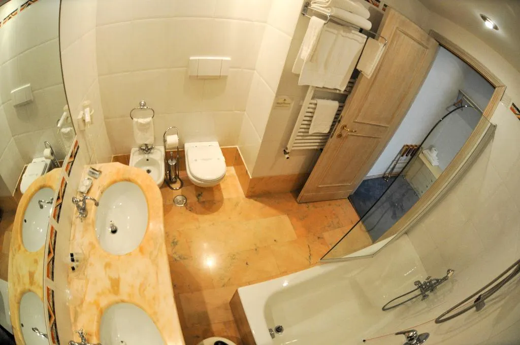 SUITE STANDARD Room, De la Ville, Rome