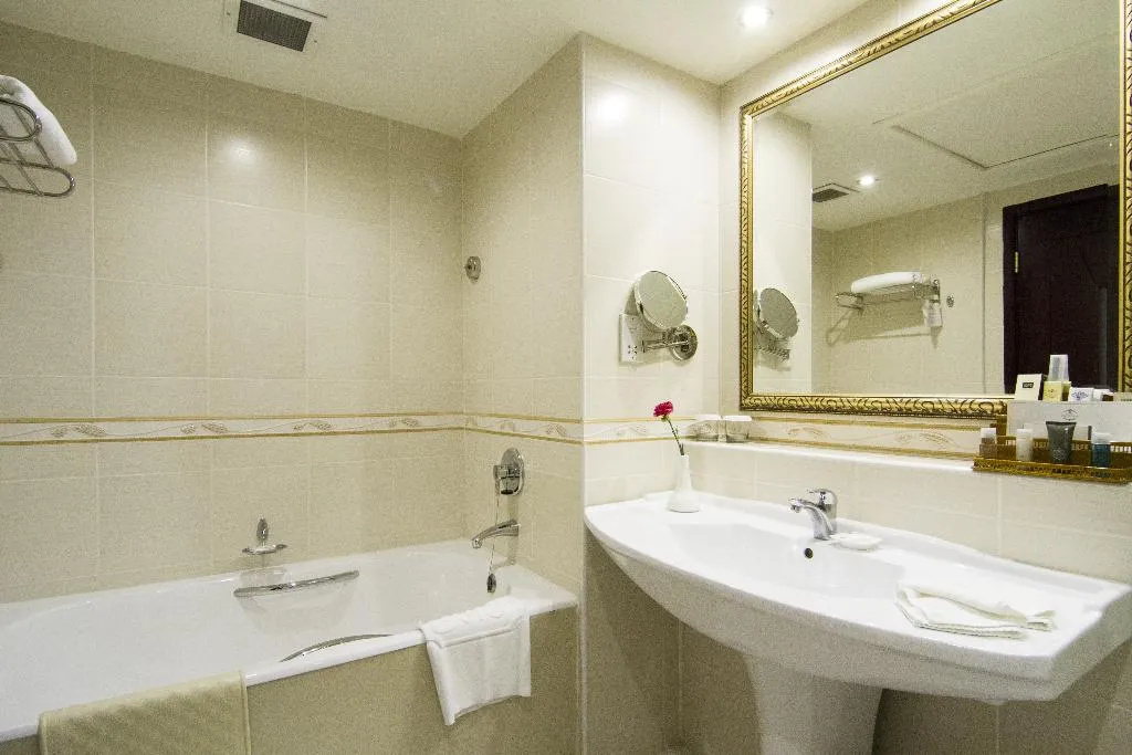 TRIPLE DELUXE Room, Grand Hotel Excelsior, Malta
