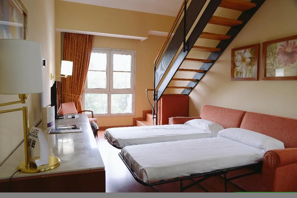QUADRUPLE STANDARD Room, Ilunion Alcora Sevilla, Seville
