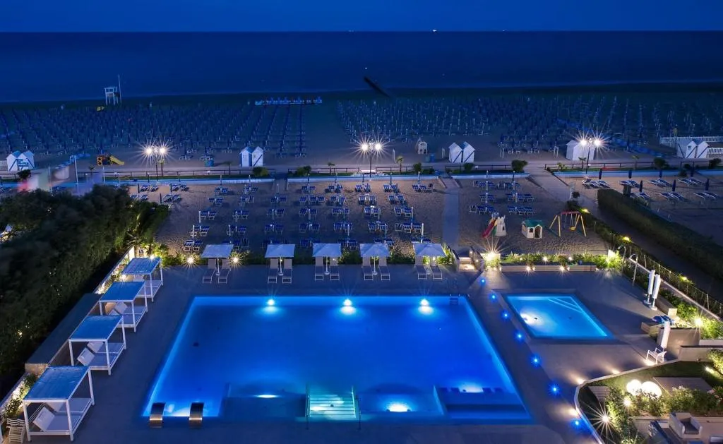 Pool, Orient & Pacific, Venice