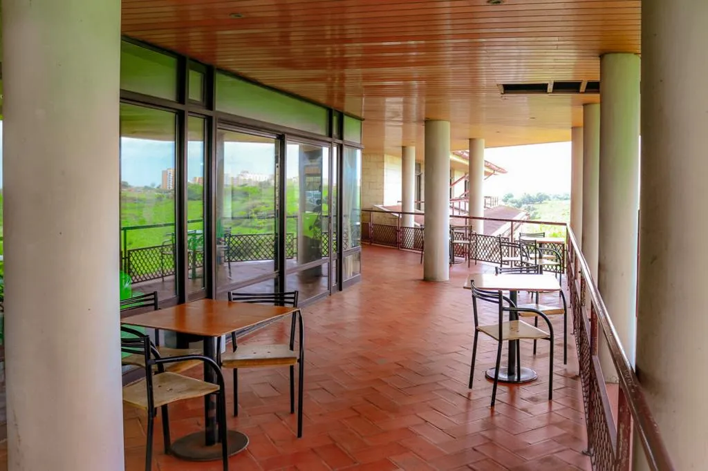 Terrace, Hi Almada - Pousada de Juventude, Lisbon