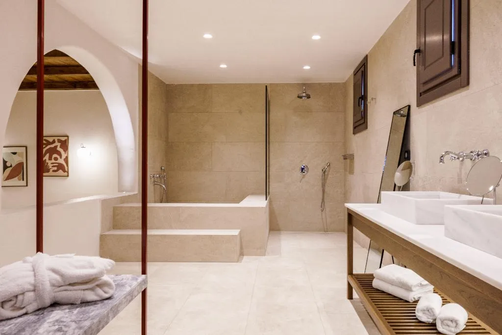 SUITE TWO DOUBLE BEDS Room, Pelican Bay Art, Mykonos