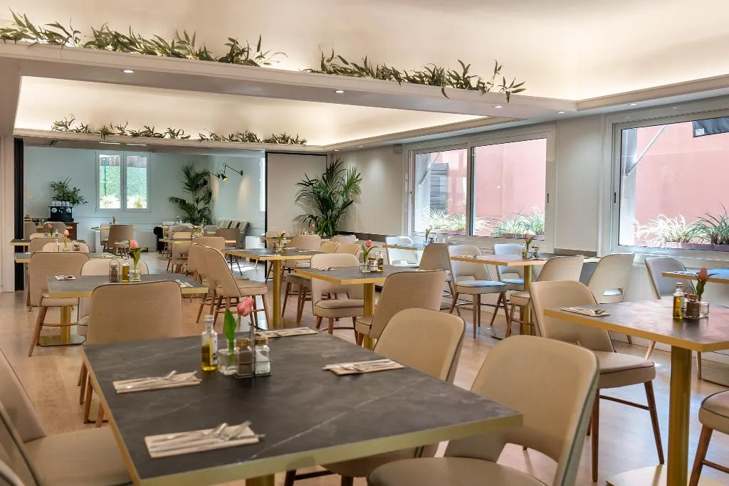 Restaurant, Tres Torres Atiram Hotel, Barcelona