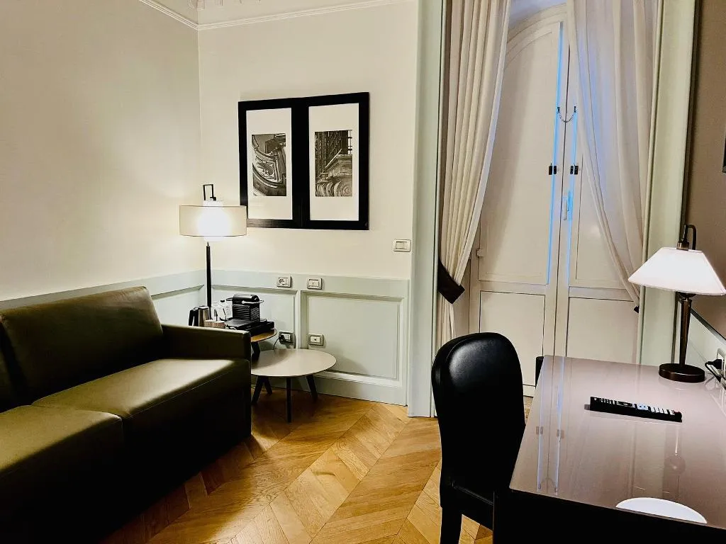 JUNIOR SUITE KING SIZE BED Room, Indigo Hotel Rome - St. George, Rome