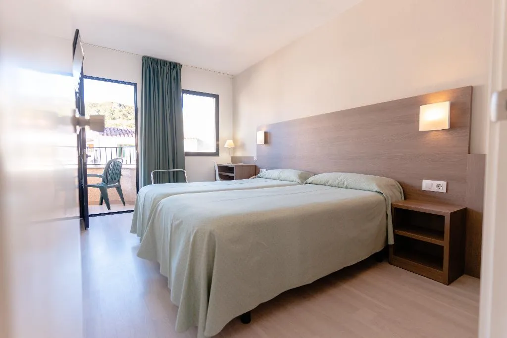 APARTMENT CAPACITY 3 ONE BEDROOM Room, Aparthotel Loar Ferreries, Menorca