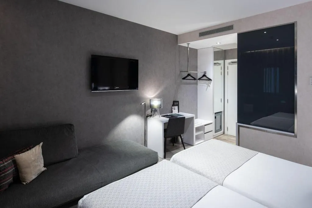 FAMILY ROOM TWO BEDS Room, Catalonia Gran Via BCN, Barcelona