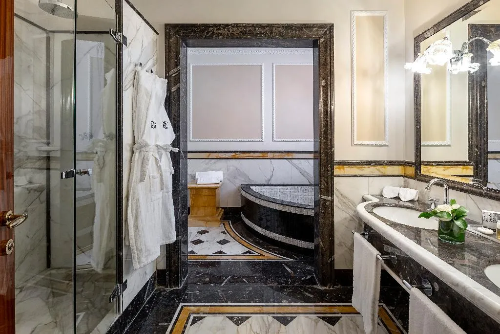 SUITE WITH TERRACE Room, Baglioni Hotel Regina, Rome