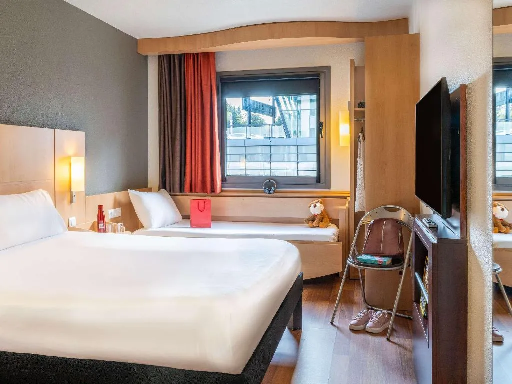 DOUBLE WITH DOUBLE BED Room, ibis Madrid Alcobendas, Madrid