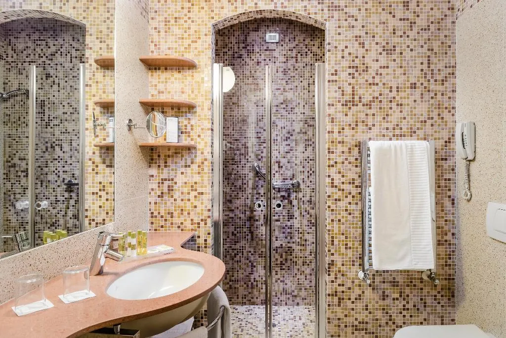 JUNIOR SUITE STANDARD Room, Eurostars Centrale Palace, Palermo