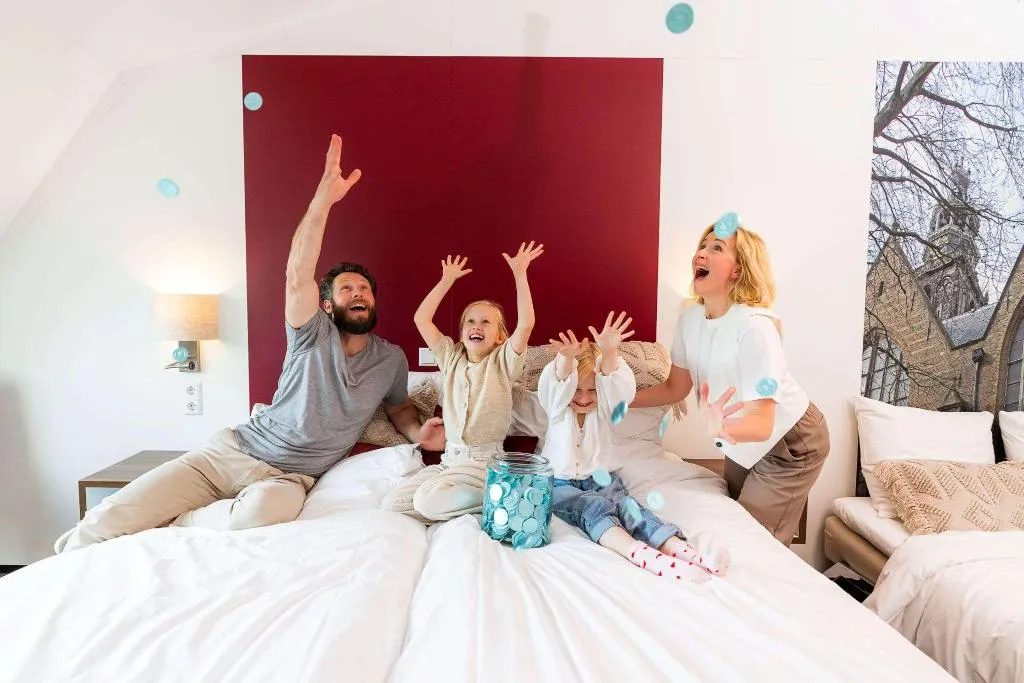 TRIPLE TWO BEDS Room, City Hotel Gouda, Amsterdam