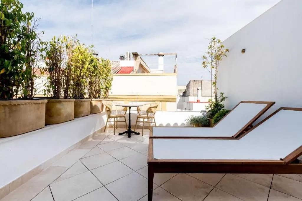 APARTMENT WITH TERRACE Room, Honest Sevilla, Seville