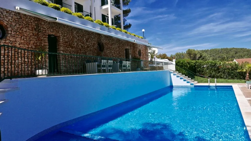 Pool, Desmais, Menorca
