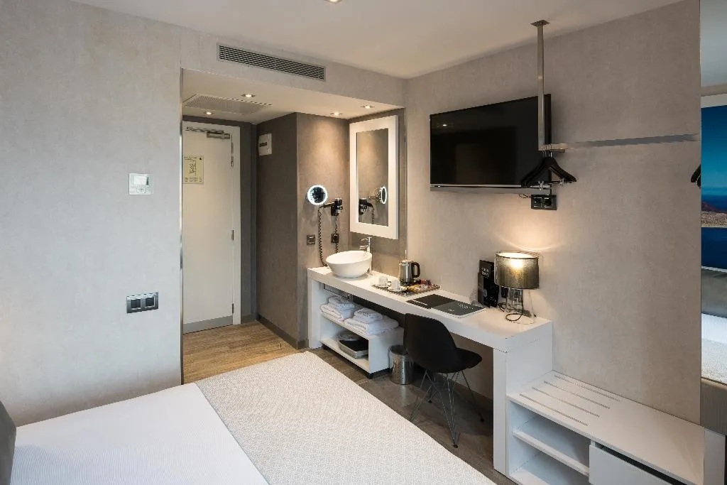 DOUBLE WITH TERRACE Room, Catalonia Gran Via BCN, Barcelona