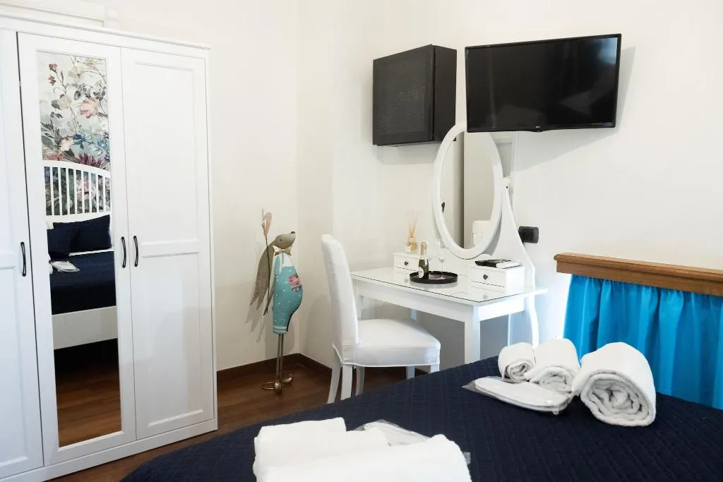 Room, Bed Boutique Napoli Colors, Naples