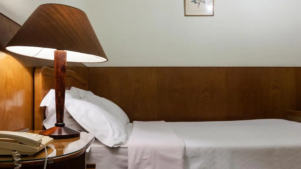 SINGLE STANDARD Room, Astoria - Coimbra, Madeira