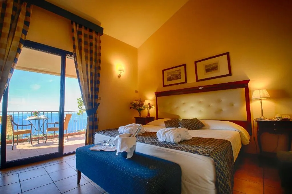DOUBLE SINGLE USE SUPERIOR SEA VIEW Room, Hotel Capo dei Greci, Catania