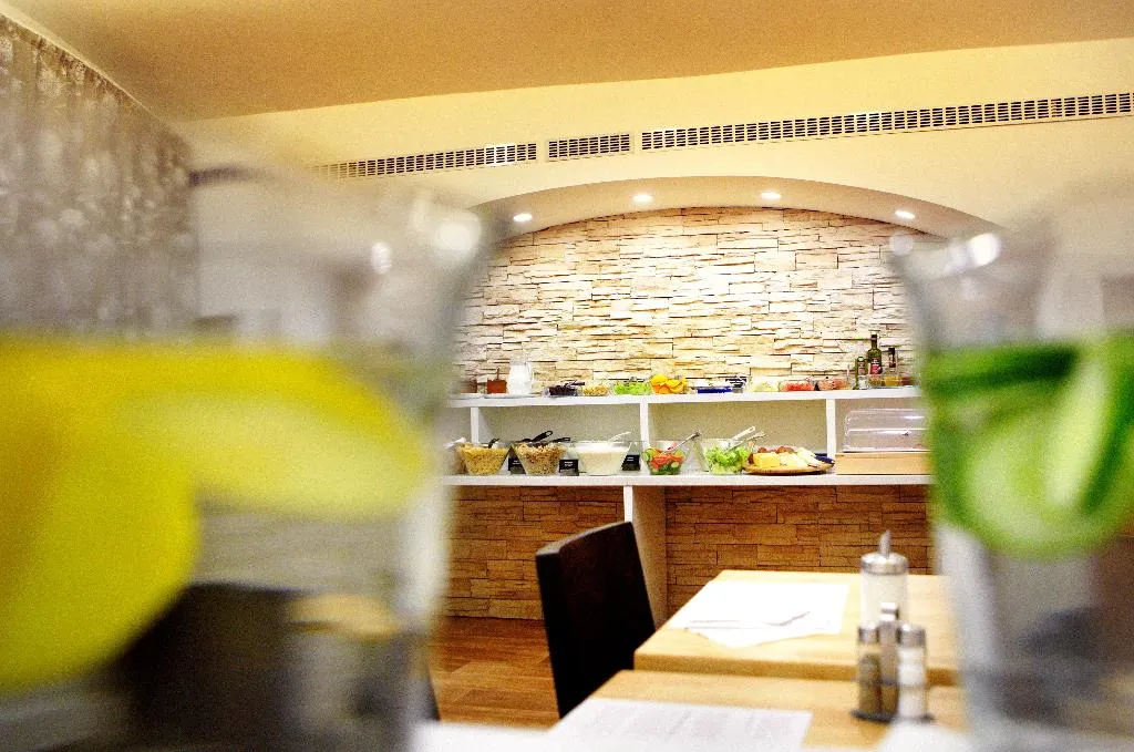Restaurant, Brixen, Prague
