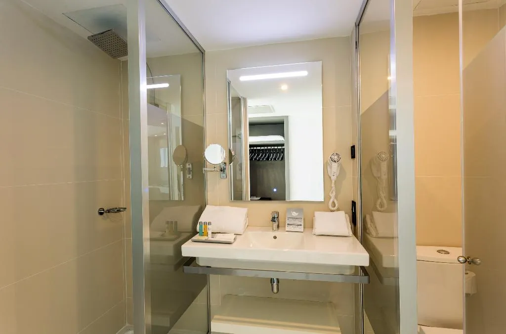 DOUBLE STANDARD Room, The Ibiza Twiins, Ibiza