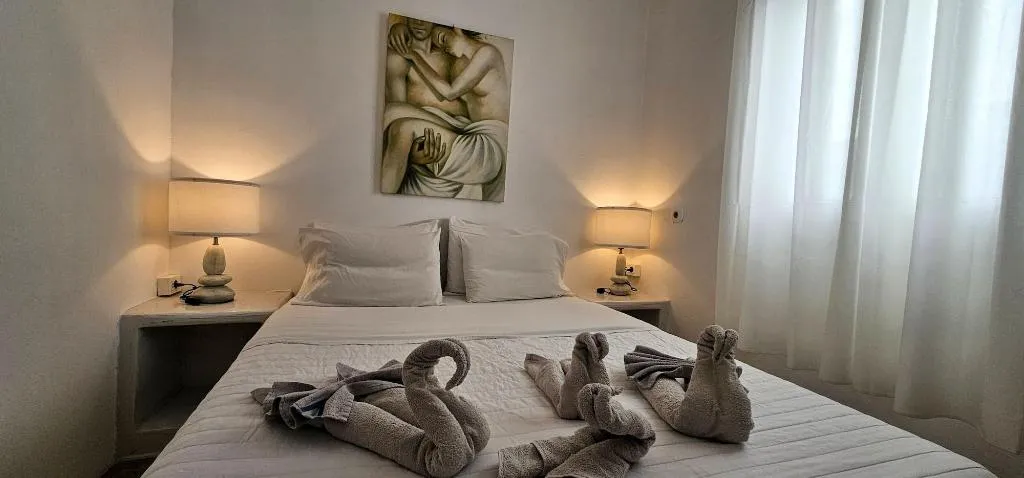 Room, Pleasure Beachside Studios, Santorini